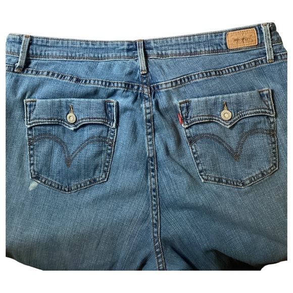 Levi's Classic Blue Denim Shorts Plus Size 18 - Picture 3 of 6